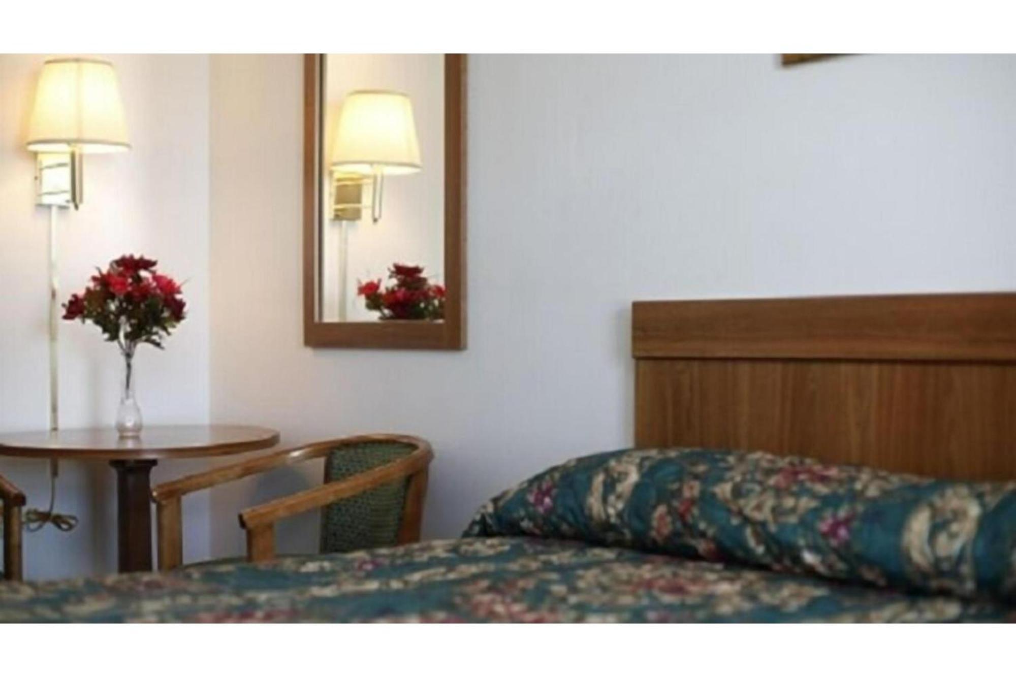 Oyo Travelier Motel Macon Εξωτερικό φωτογραφία